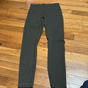 Lulumon Wunder Train 25” Sz 6 Dark Green - lightly used, great condition